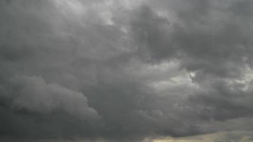 8k fortes chuvas de downburst e nuvens de tempestade supercell video