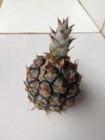 Young pineapples for photo attachments to fruit-themed articles.