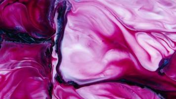 la belleza abstracta de la pintura de la tinta del arte explota la extensión colorida de la fantasía. es una mezcla en la leche, una reacción química cuando agrega sopa en la leche. la naturaleza está haciendo esto por sí misma. video