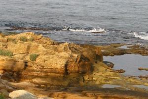 costa del mar mediterráneo en el norte del estado de israel. foto