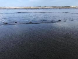 esta es una foto frente al mar que está desenfocada o también borrosa, que es adecuada como fondo