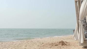 Strandsand und Meer. Pattaya Beach, einer der berühmtesten Orte am Meer in Thailand. video