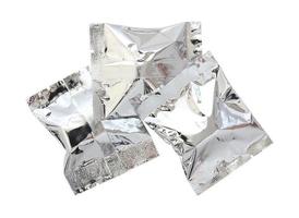 Paquete de aluminio aislado sobre fondo blanco con trazado de recorte foto