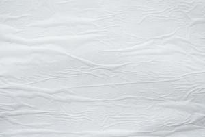 fondo de superficie de textura de cartel de papel rasgado arrugado arrugado blanco en blanco foto