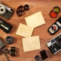 bodegón con equipo de fotografía antiguo foto