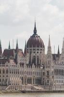 edificio del parlamento de budapest foto