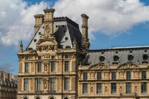 París, Francia, 2022 - vista del edificio del louvre foto