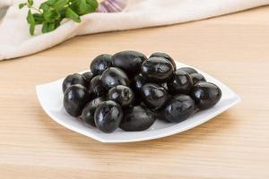 Black olives dish view photo