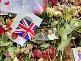 londres en el reino unido en septiembre de 2022. tributos florales a la reina en green park en londres foto