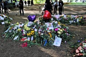 londres en el reino unido en septiembre de 2022. tributos florales a la reina en green park en londres foto