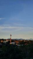 cielo azul con nubes decorando el cielo bandung 01 foto