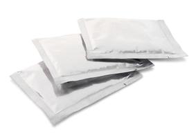 bolsa de plástico aislada en blanco con trazado de recorte foto