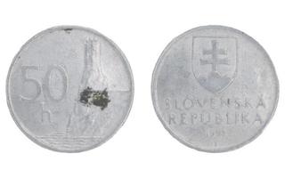 50 heller corona eslovaca corona skk moneda con ambos lados sobre fondo blanco aislado foto