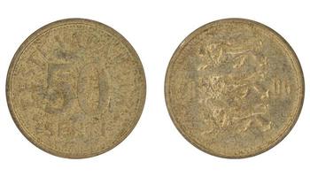 50 estonio eesti senti crwon eek moneda con ambos lados sobre fondo blanco aislado foto