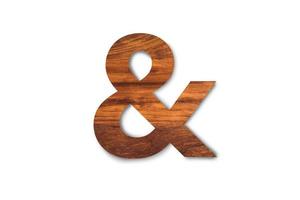 único signo de ampersand de textura de madera aislado sobre fondo blanco. trazado de recorte para el diseño foto