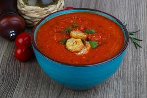 plato de gazpacho vista foto