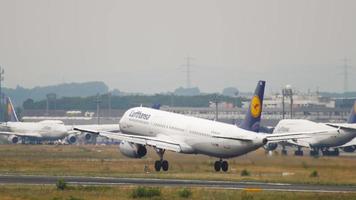 FRANKFURT AM MAIN, GERMANY JULY 21, 2017 - Lufthansa Airbus A321 D AISC approaching and landing at 07C. Fraport, Frankfurt, Germany video