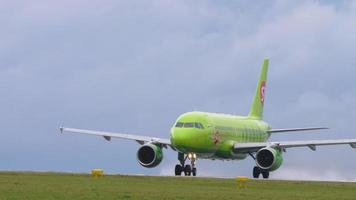 KAZAN, RUSSIAN FEDERATION SEPTEMBER 14, 2020 - S7 Airlines Airbus 320 speeding up for take off from Kazan International airport. video