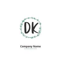 dk escritura a mano inicial y diseño de logotipo de firma con círculo. hermoso diseño de logotipo escrito a mano para moda, equipo, boda, logotipo de lujo. vector