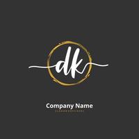 dk escritura a mano inicial y diseño de logotipo de firma con círculo. hermoso diseño de logotipo escrito a mano para moda, equipo, boda, logotipo de lujo. vector