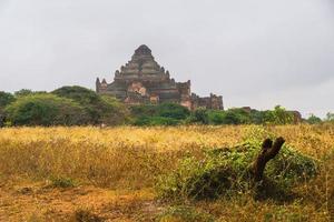 templo dhammayangyi, el templo budista más grande y ancho de bagan, región de mandalay, myanmar foto