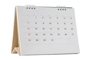 calendario de escritorio de papel blanco aislado sobre fondo blanco foto