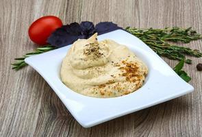 vista del plato de hummus foto