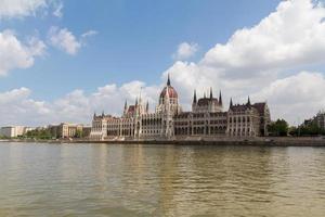 edificio del parlamento de budapest foto