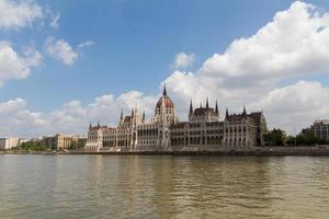 edificio del parlamento de budapest foto