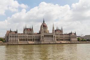 edificio del parlamento de budapest foto