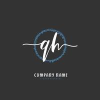 qh qh escritura a mano inicial y diseño de logotipo de firma con círculo. hermoso diseño de logotipo escrito a mano para moda, equipo, boda, logotipo de lujo. vector