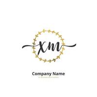 xm xm escritura a mano inicial y diseño de logotipo de firma con círculo. hermoso diseño de logotipo escrito a mano para moda, equipo, boda, logotipo de lujo. vector