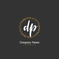 dp dp escritura a mano inicial y diseño de logotipo de firma con círculo. hermoso diseño de logotipo escrito a mano para moda, equipo, boda, logotipo de lujo. vector