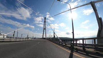 Verkehr auf der russischen Brücke. Wladiwostok, Russland video