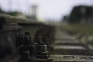 detalles del ferrocarril con fondo borroso foto