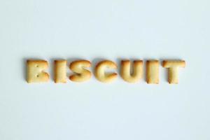 una inscripción de las cookies en el fondo blanco. texto - galleta. foto