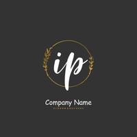 escritura inicial ip y diseño de logotipo de firma con círculo. hermoso diseño de logotipo escrito a mano para moda, equipo, boda, logotipo de lujo. vector