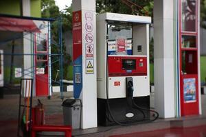 Pakelan,Indonesia 1010 2022. refueling cars and motorbikes which are quiet due to rising prices. photo