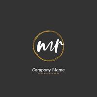 mr letra inicial y diseño de logotipo de firma con círculo. hermoso diseño de logotipo escrito a mano para moda, equipo, boda, logotipo de lujo. vector