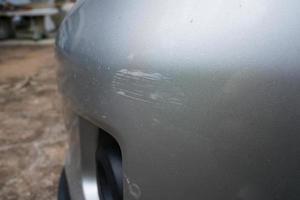 las reparaciones de pintura de automóviles no estándar pueden hacer que el color se agriete fácilmente. foto