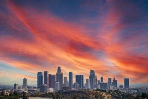 cielo épico del horizonte del centro de los ángeles foto