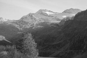 los alpes suizos foto