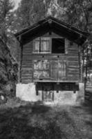 senderismo en los alpes suizos foto