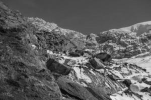 senderismo en los alpes suizos foto