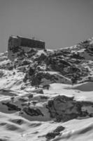 senderismo en los alpes suizos foto