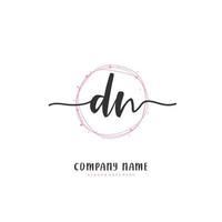 dn escritura a mano inicial y diseño de logotipo de firma con círculo. hermoso diseño de logotipo escrito a mano para moda, equipo, boda, logotipo de lujo. vector