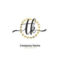 tk escritura a mano inicial y diseño de logotipo de firma con círculo. hermoso diseño de logotipo escrito a mano para moda, equipo, boda, logotipo de lujo. vector