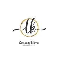 tk escritura a mano inicial y diseño de logotipo de firma con círculo. hermoso diseño de logotipo escrito a mano para moda, equipo, boda, logotipo de lujo. vector