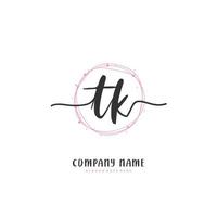 tk escritura a mano inicial y diseño de logotipo de firma con círculo. hermoso diseño de logotipo escrito a mano para moda, equipo, boda, logotipo de lujo. vector