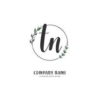 tn escritura a mano inicial y diseño de logotipo de firma con círculo. hermoso diseño de logotipo escrito a mano para moda, equipo, boda, logotipo de lujo. vector